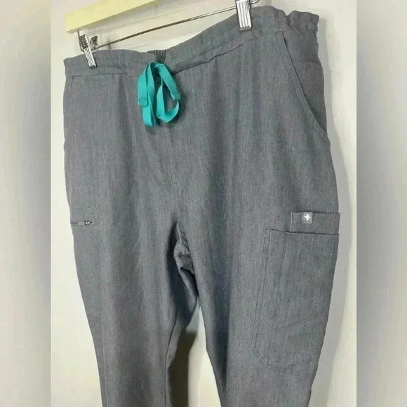 FIGS Charcoal Gray Kade Cargo Pants Medical Scrubs Size XL - Picture 2 of 5
